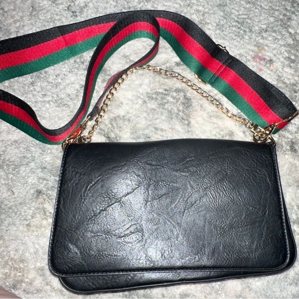 NWOT Ah-Dorned Black Vegan Leather Crossbody Bag Red Green Stripe Guitar Strap - Picture 2 of 4